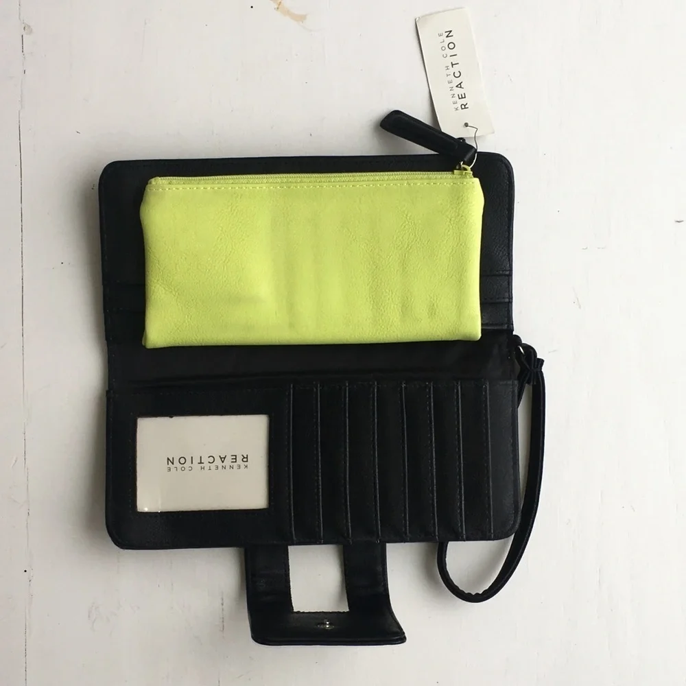 Kenneth Cole Reaction Clutch/wallet